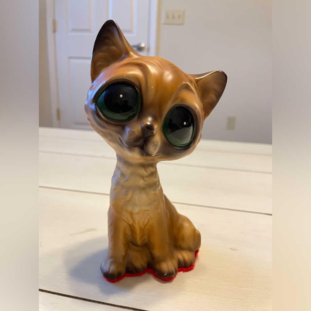 Enesco Vintage Big Eye Cat Mid-Century Kitsch Style 7” Tall
